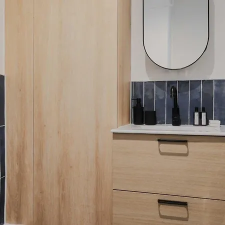 Апартаменты Charming Flat - 1br 4p - Voltaire Nation