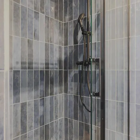 Charming Flat - 1br 4p - Voltaire Nation
