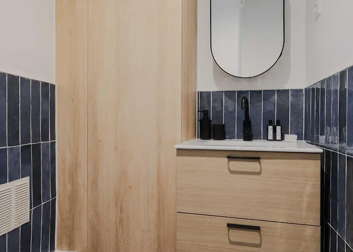 Apartment Charming Flat - 1br 4p - Voltaire Nation