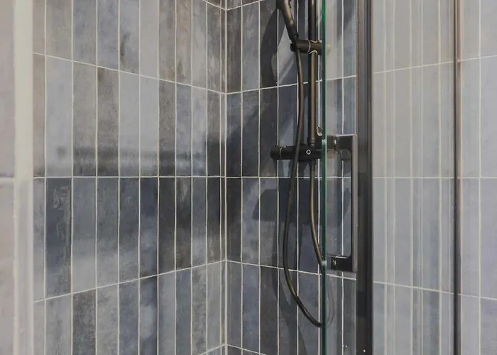 Charming Flat - 1br 4p - Voltaire Nation