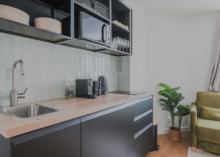 Charming Flat - 1br 4p - Voltaire Nation